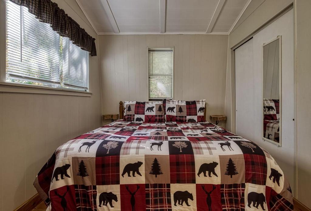 Four Bears Den, Hot Tub, 1089 Of Free Attraction Tickets For Each Paid Day, Dollywood And More Gatlinburg Exterior foto