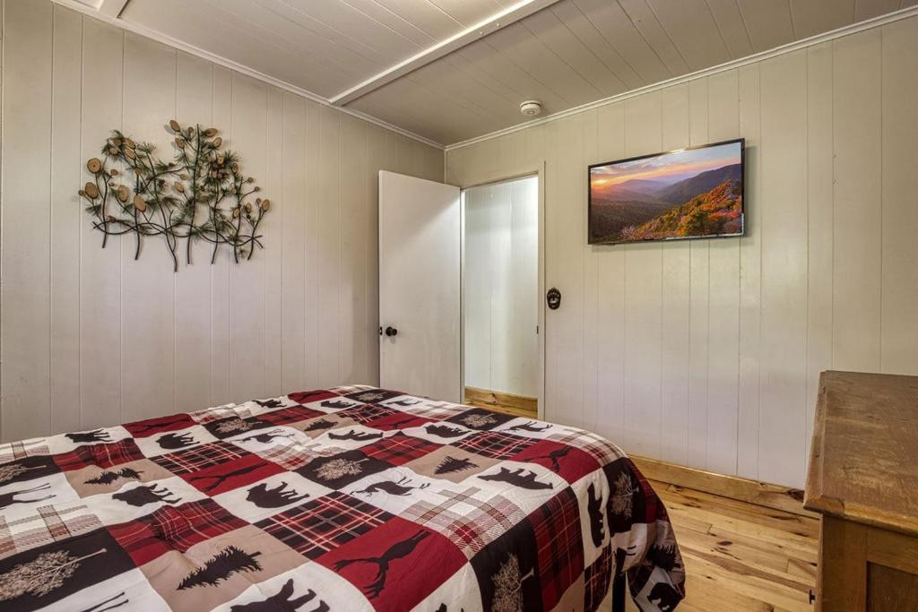 Four Bears Den, Hot Tub, 1089 Of Free Attraction Tickets For Each Paid Day, Dollywood And More Gatlinburg Exterior foto