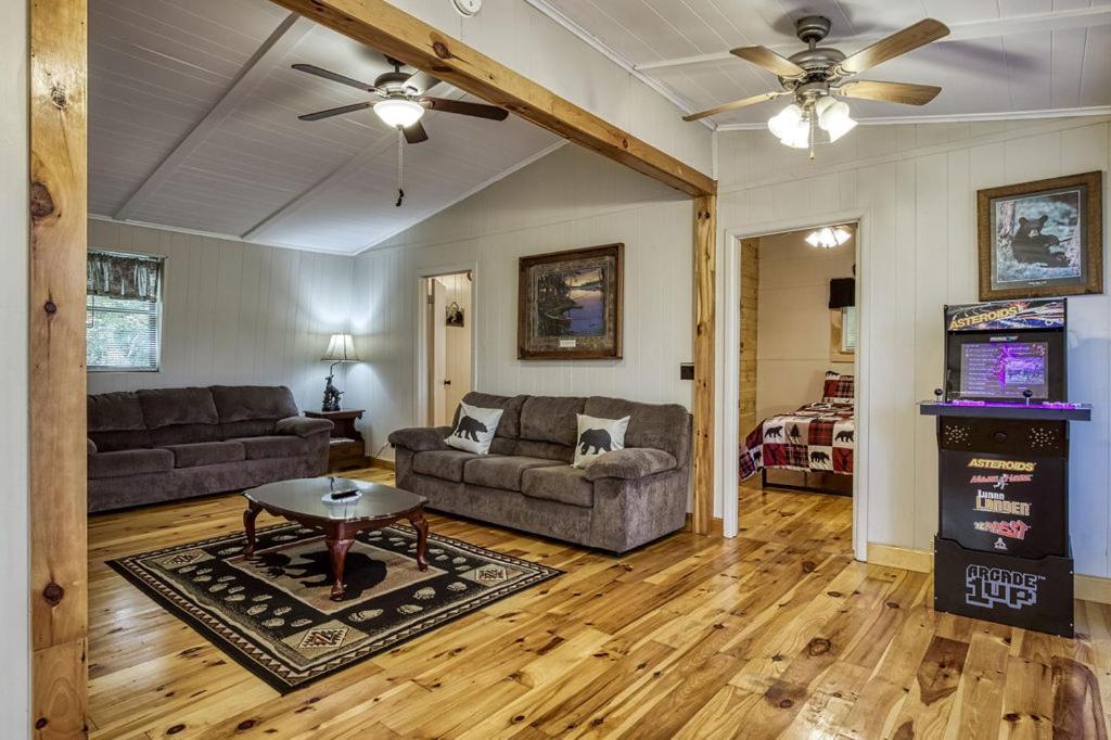 Four Bears Den, Hot Tub, 1089 Of Free Attraction Tickets For Each Paid Day, Dollywood And More Gatlinburg Exterior foto