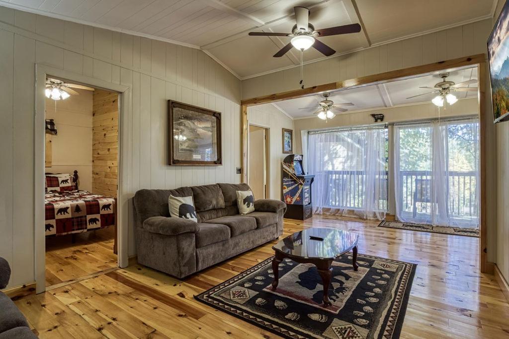 Four Bears Den, Hot Tub, 1089 Of Free Attraction Tickets For Each Paid Day, Dollywood And More Gatlinburg Exterior foto