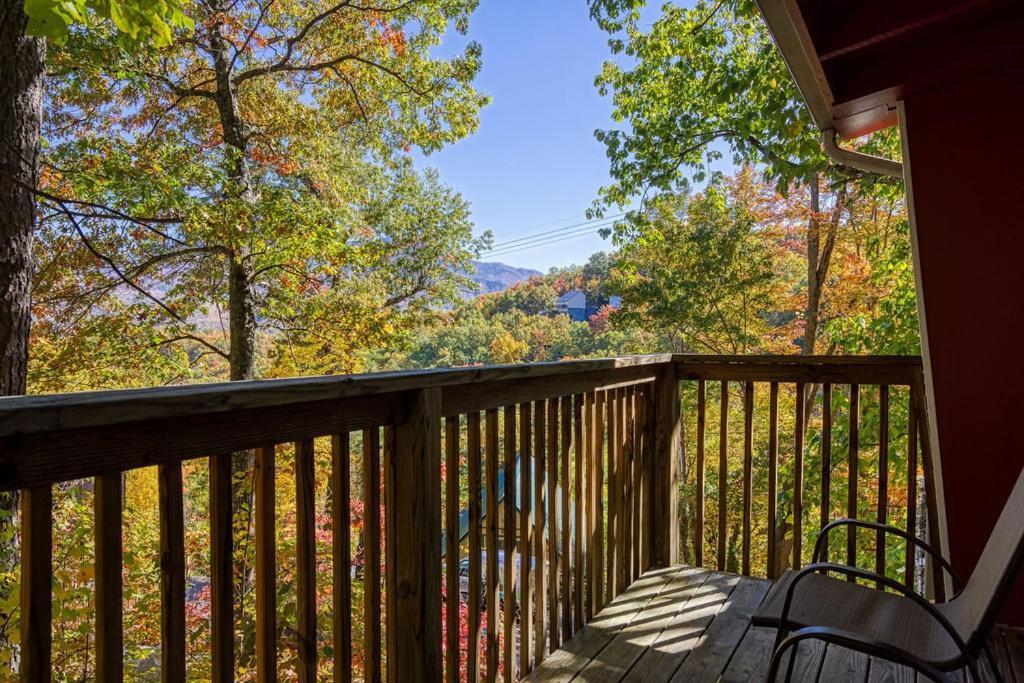 Four Bears Den, Hot Tub, 1089 Of Free Attraction Tickets For Each Paid Day, Dollywood And More Gatlinburg Exterior foto